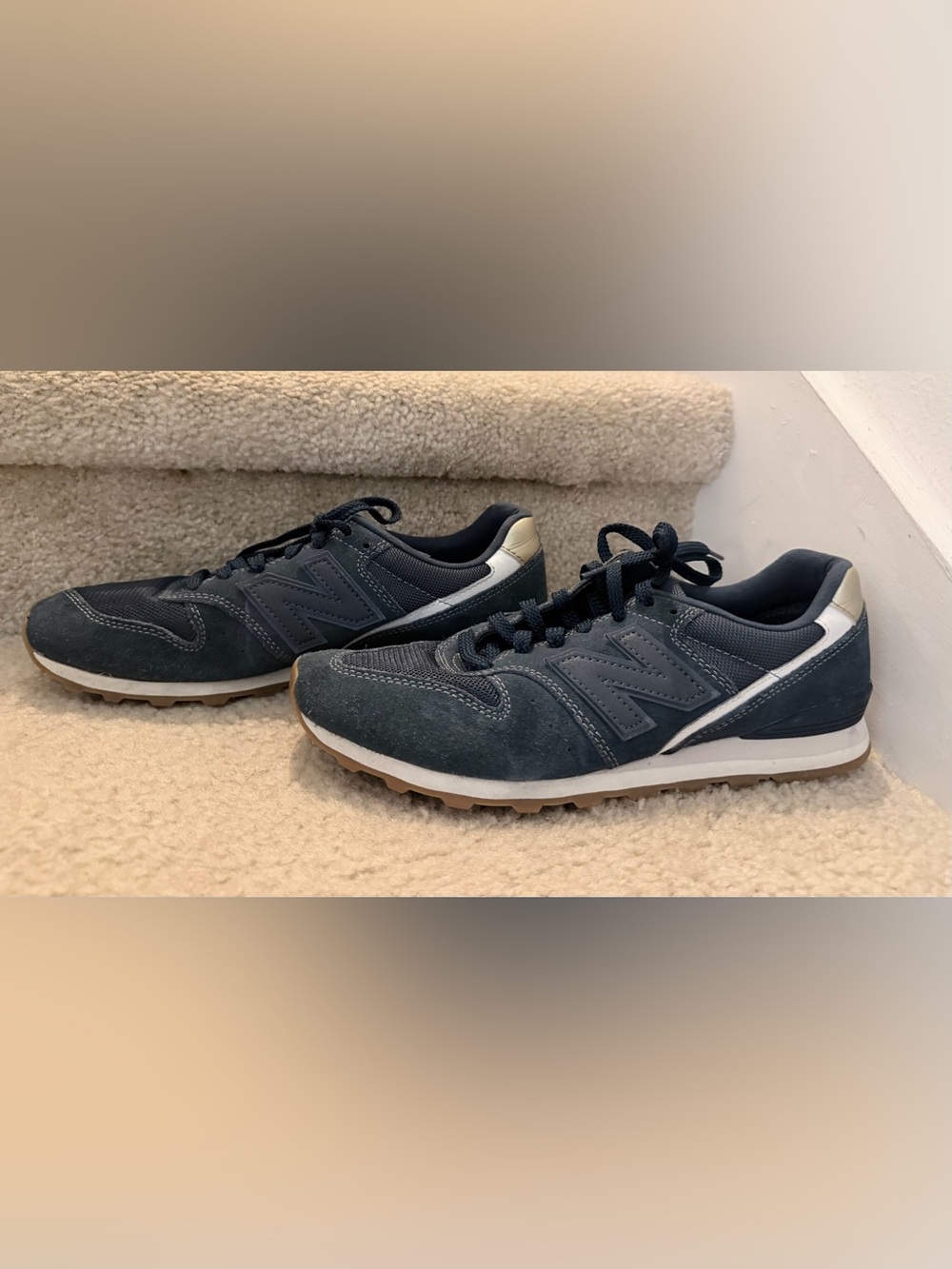 New Balance Men’s Dark Blue Suede & Mesh Runner Womens size 10